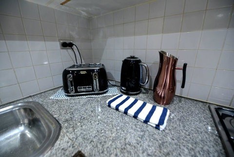Comfort HS Apartment - Surry Hills - Accommodation Broadbeach 3