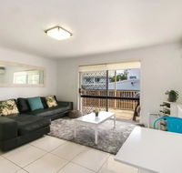 Contemporary 2 Bedroom Beachfront Apartment - Accommodation Broadbeach