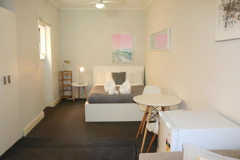 Convenient Studio In Kings Cross - Accommodation Broadbeach 2