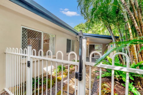 Coral Sea Holiday House - Accommodation Broadbeach 2