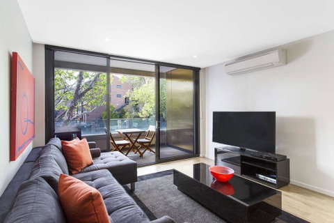 Cosmo Stays - Delightful, Hidden Gem In The Heart Of Carlton - Accommodation Broadbeach 1