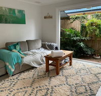 Cosy Backyard Apartment Close To Miami Beach - Accommodation Broadbeach