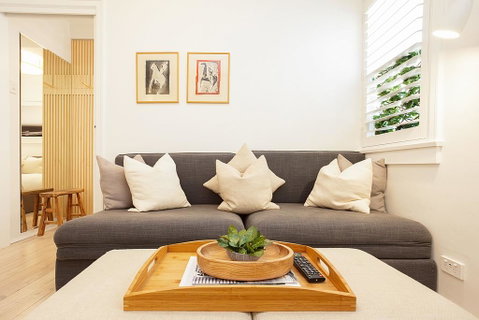 Cosy Flat In Art Deco Building Minutes From City - Accommodation Broadbeach 2
