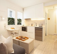 Cosy Flat in Art Deco Building Minutes From City - Accommodation Broadbeach