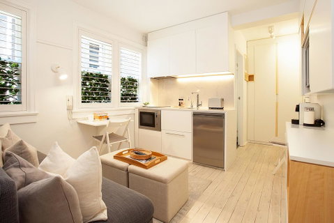 Cosy Flat In Art Deco Building Minutes From City - Accommodation Broadbeach 0