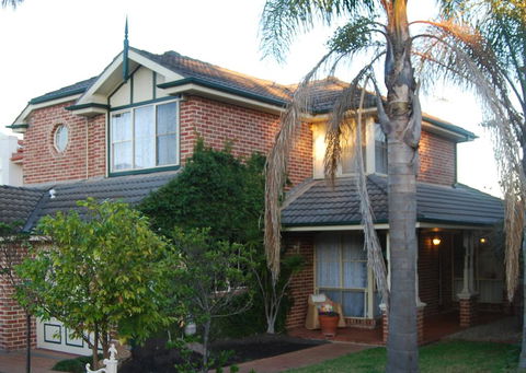 Cutmore Cottages - Highclaire House - Accommodation Broadbeach 0