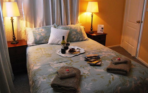 Cutmore Cottages - Meurants Manor - Accommodation Broadbeach 2