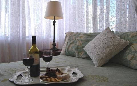 Cutmore Cottages - Meurants Manor - Accommodation Broadbeach 3