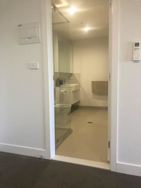 Deakin 2Bed 2Bath And Free Parking - Accommodation Broadbeach 3