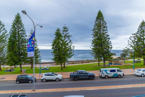 Dive Hotel - Accommodation Broadbeach 2