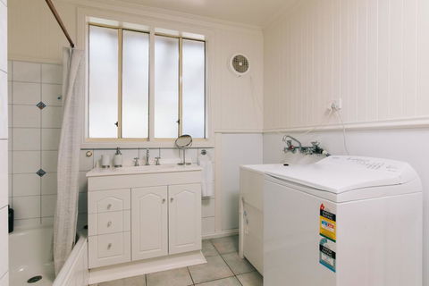 DOVESTONES BY THE SEA - INVERLOCH - Accommodation Broadbeach 2