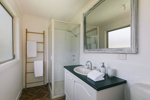 DOVESTONES BY THE SEA - INVERLOCH - Accommodation Broadbeach 3