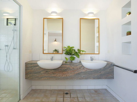 EAST COAST ESCAPES - Lighthouse Studio - Accommodation Broadbeach 3