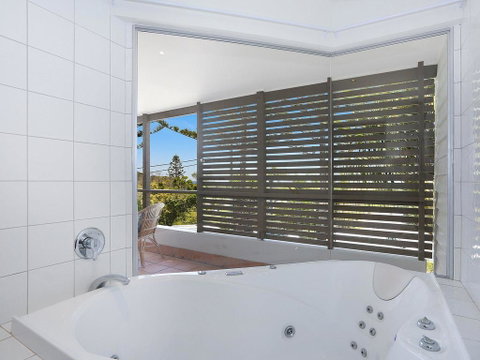 EAST COAST ESCAPES - Lighthouse Studio - Accommodation Broadbeach 2