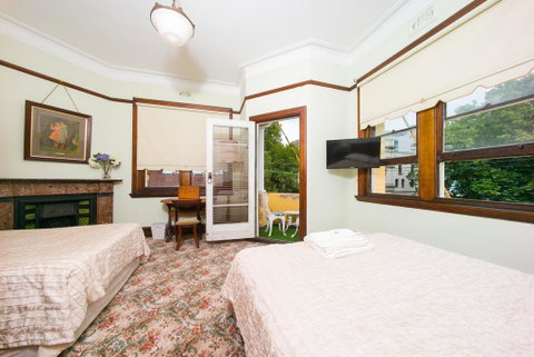 East Sydney Hotel - Accommodation Broadbeach 2