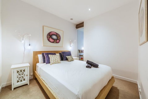 Elegant 1 Bed 1 Bath & Free Parking - Accommodation Broadbeach 3