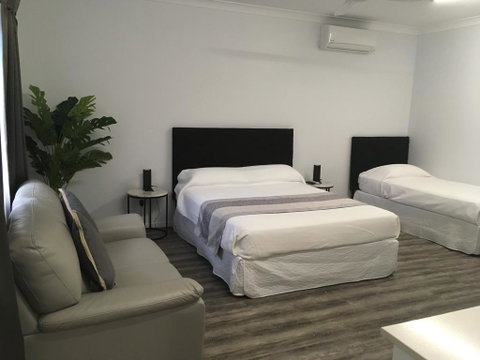 Escape On Lake - Accommodation Broadbeach 3