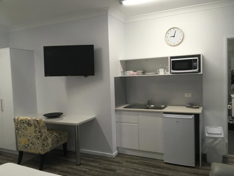 Escape On Lake - Accommodation Broadbeach 1