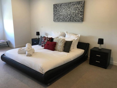 Executive Mansion, Spring Racing, Melbourne Cup - Accommodation Broadbeach 0