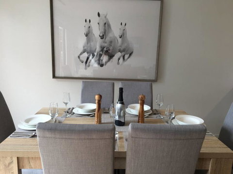 Executive Mansion, Spring Racing, Melbourne Cup - Accommodation Broadbeach 1