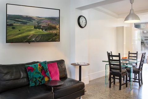 Explore Surry Hills From A Chic Inner City Terrace! - Accommodation Broadbeach 3