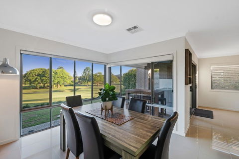 Fairway Village @ Windaroo Lakes Golf Club - Accommodation Broadbeach 0