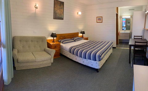 Finley Motel - Accommodation Broadbeach 0