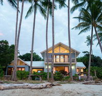 Frangipani Beach House - Newell Beach - Accommodation Broadbeach