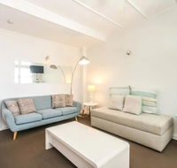 Funky 1 Bedroom Beach Pad by the Beach - Accommodation Broadbeach