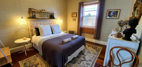 Galway - Accommodation Broadbeach 2