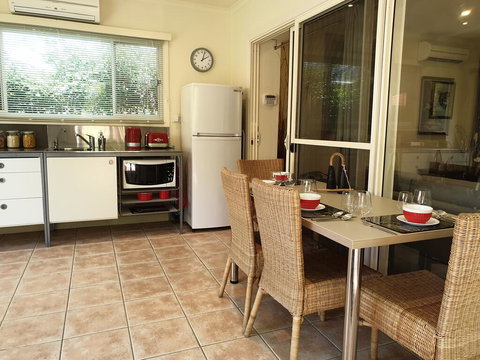 Garden Studio, Black Forest - Accommodation Broadbeach 1