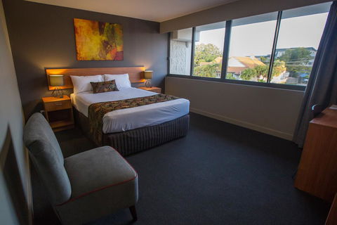 Gladstone Reef Hotel Motel - Accommodation Broadbeach 1