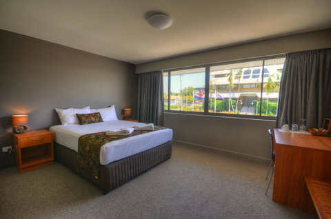 Gladstone Reef Hotel Motel - Accommodation Broadbeach 3