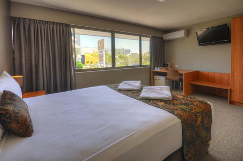 Gladstone Reef Hotel Motel - Accommodation Broadbeach 2