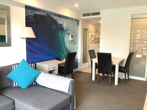 Glenelg Sunset Beach Apartment - Accommodation Broadbeach 3