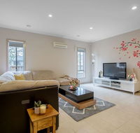 Gorgeous 4BR home in Point Cook - Accommodation Broadbeach