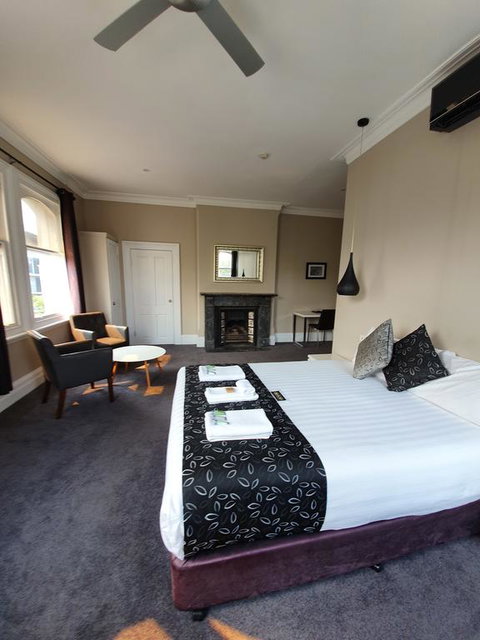 Grand Hotel - Accommodation Broadbeach 0