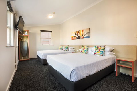 Granville Hotel - Accommodation Broadbeach 1