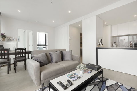 Gravity DefyingLight Filled ApartmentBay To City ViewsRooftop DeckHot TubNetflix - Accommodation Broadbeach 2