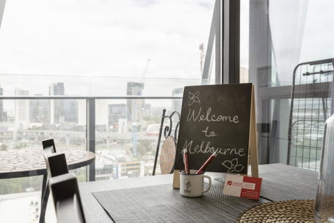 Gravity DefyingLight Filled ApartmentBay To City ViewsRooftop DeckHot TubNetflix - Accommodation Broadbeach 3