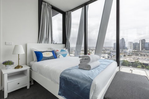 Gravity DefyingLight Filled ApartmentBay To City ViewsRooftop DeckHot TubNetflix - Accommodation Broadbeach 1