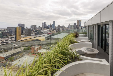Gravity Tower - Accommodation Broadbeach 2