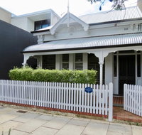 Heritage Luxury 3BR Cottage on Halifax - Accommodation Broadbeach