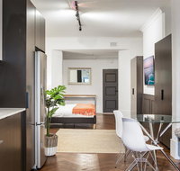 High-End Studio Near Parks Theatres and Dining - Accommodation Broadbeach