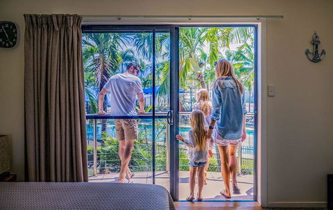 Hinchinbrook Resorts - Accommodation Broadbeach 2