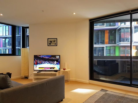 Homely Getaways @ Swanston Square - Accommodation Broadbeach 2