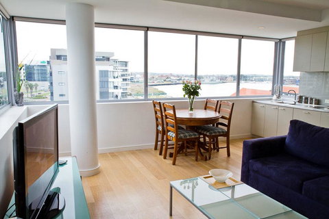 Honeysuckle Executive Suites - Accommodation Broadbeach 0