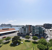 Honeysuckle Haven - harbour facing  walk to restaurants - Accommodation Broadbeach