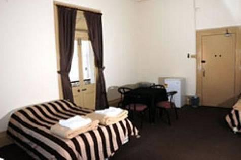 Hotel Metropolitan - Accommodation Broadbeach 2