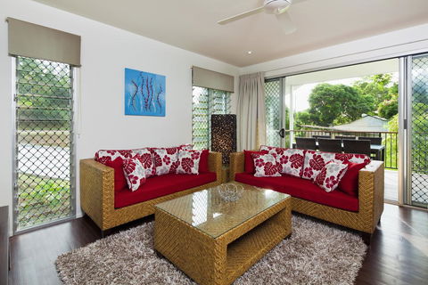 Island Villas & Apartments - Accommodation Broadbeach 2